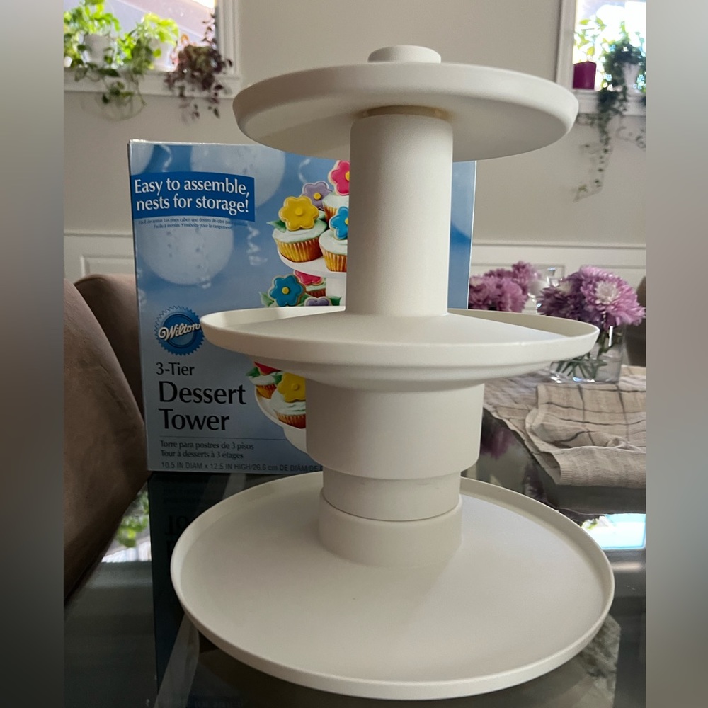 BRAND NEW! Wilton dessert tower